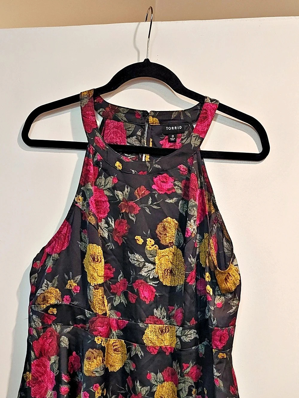 Torrid Floral Sleeveless Tank in Black & Pink Size 0